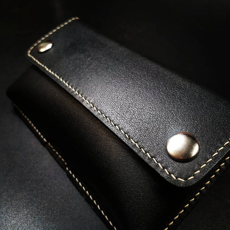 Horizontal waist phone pouch