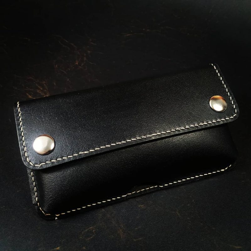 Horizontal waist phone pouch