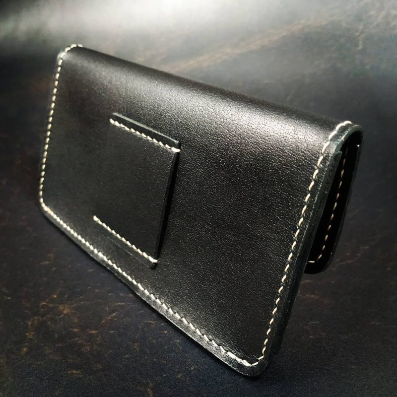 Horizontal waist phone pouch