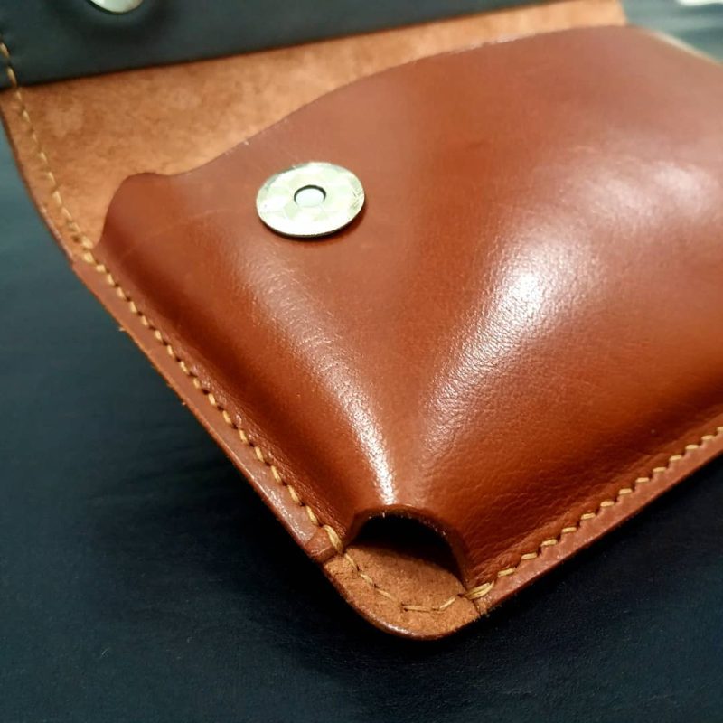 Horizontal waist phone pouch