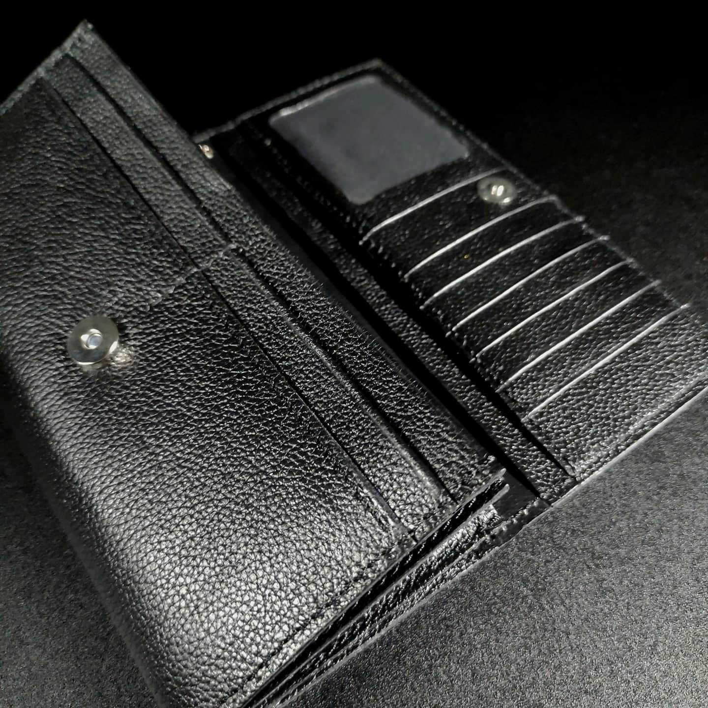 Long women’s purse in black Lychee embossed leather