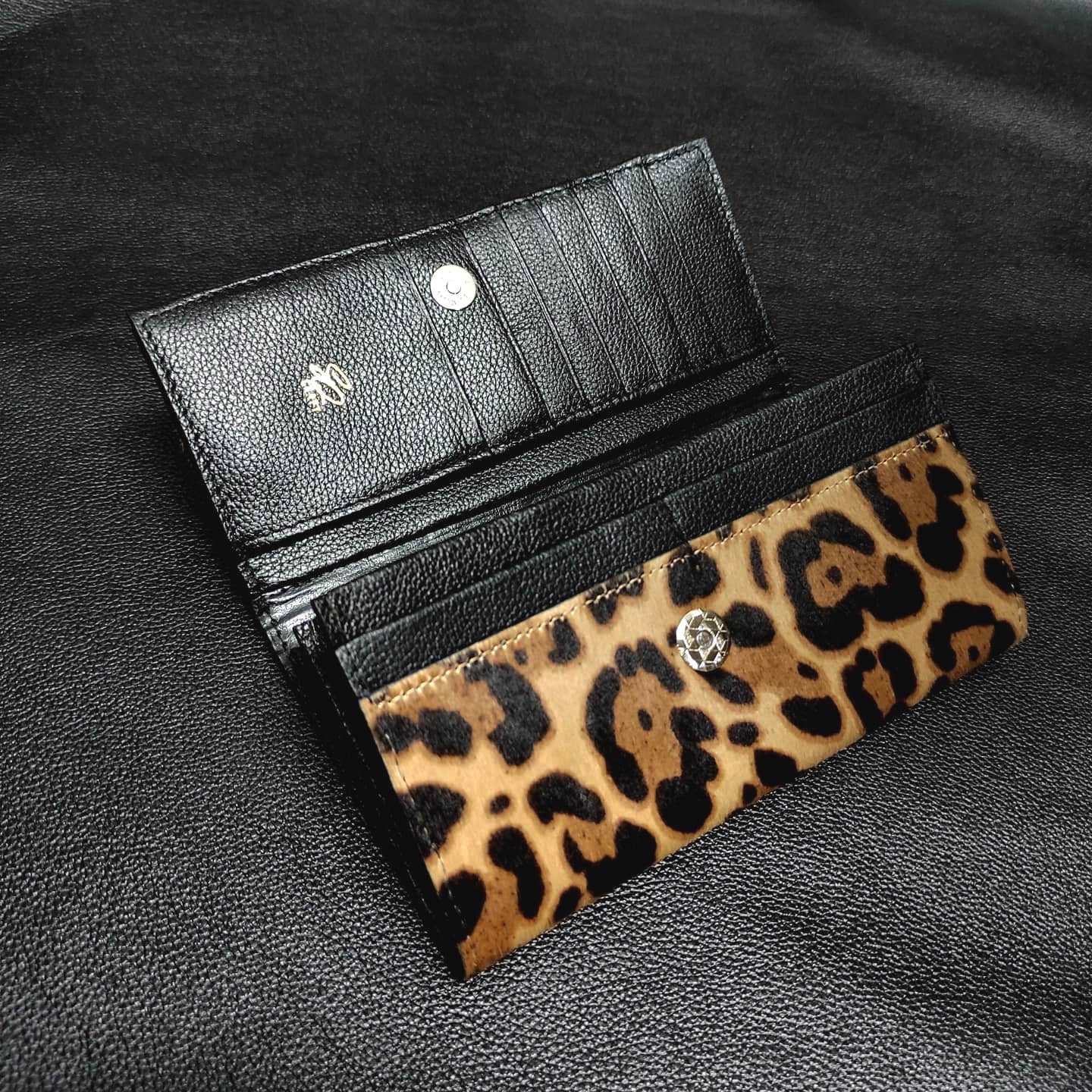 Long women’s purse in Cheetah printed leather