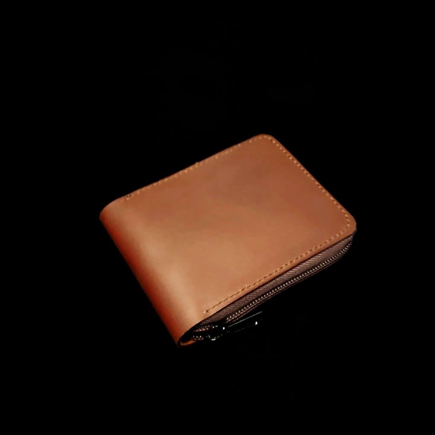 Men’s Zip-Around Bifold Wallet in Brown leather