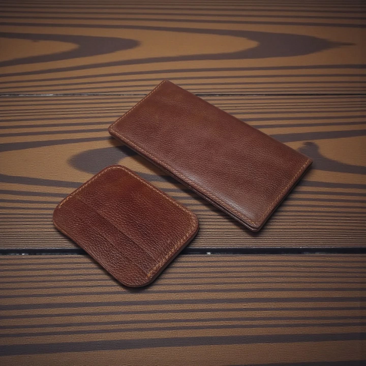 Long wallet... 4 card slot + 2 cash compartment